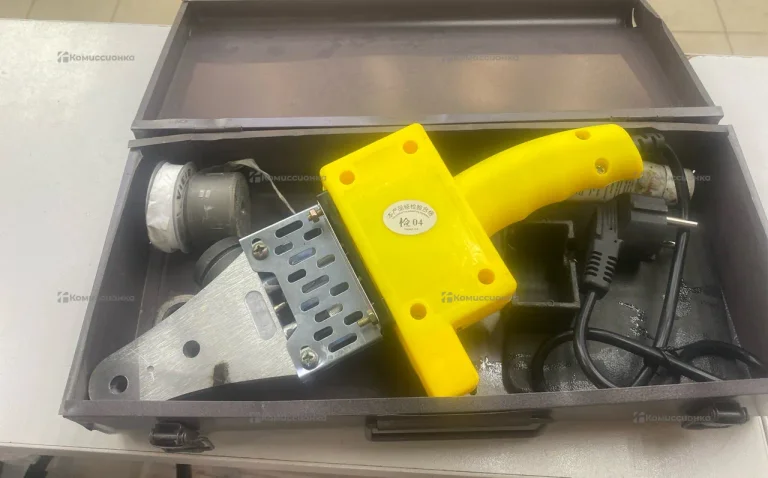 паяльник с набором для пайки.