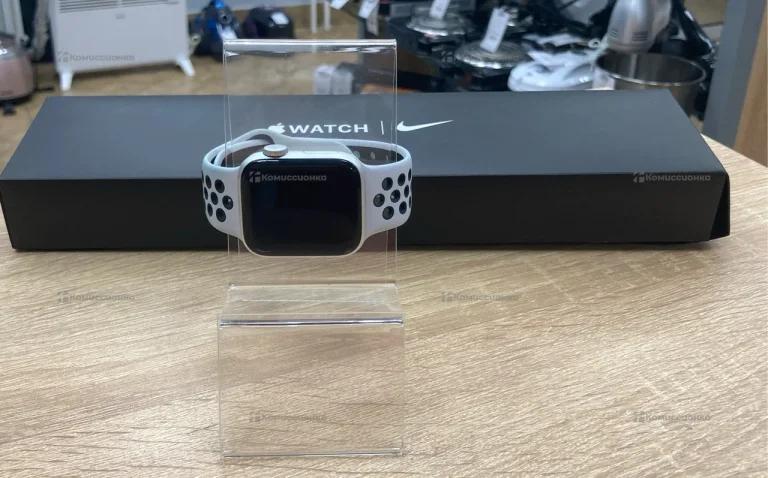 Часы  Apple Watch SE 2020 40mm