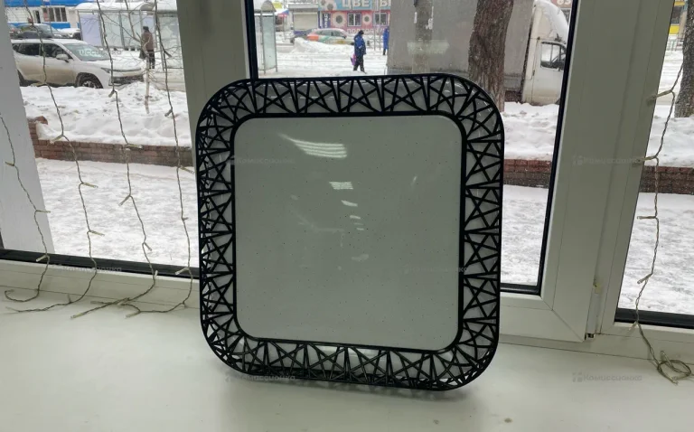 Светильник с пультом квадрат