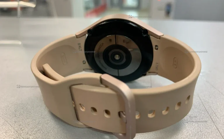 Часы  Samsung Watch 4