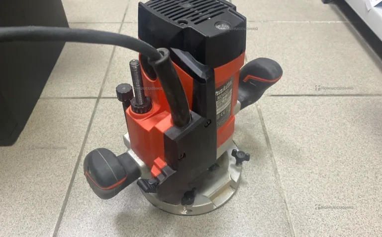 Фрейзер Makita M3602