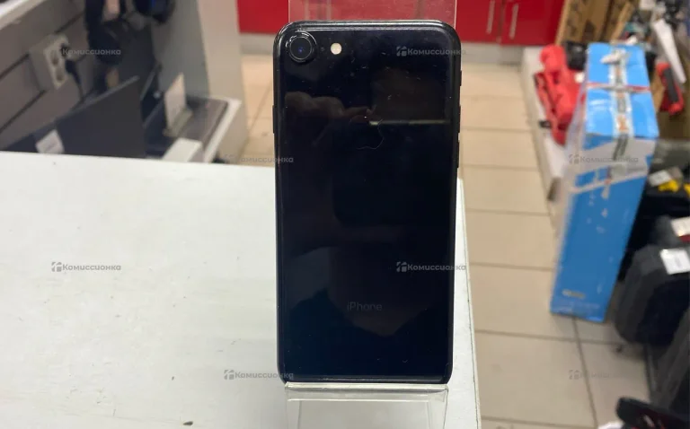 Apple iPhone 7 128 ГБ.