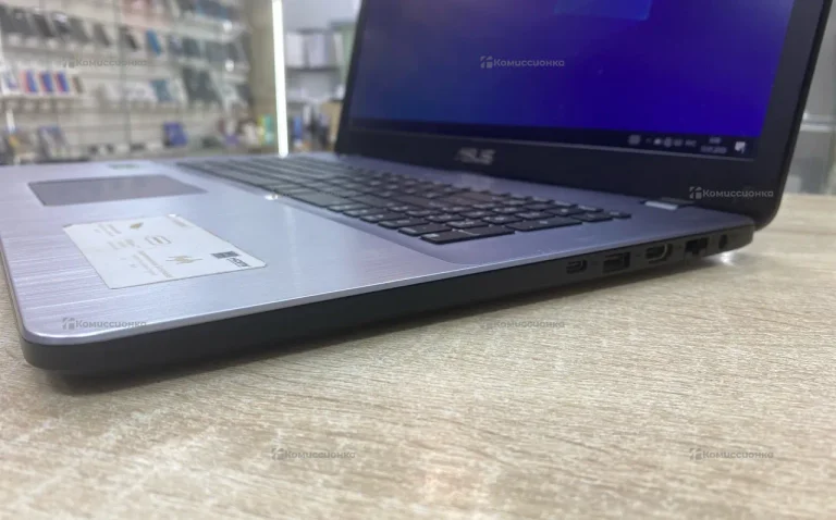 Ноутбук Asus X705M