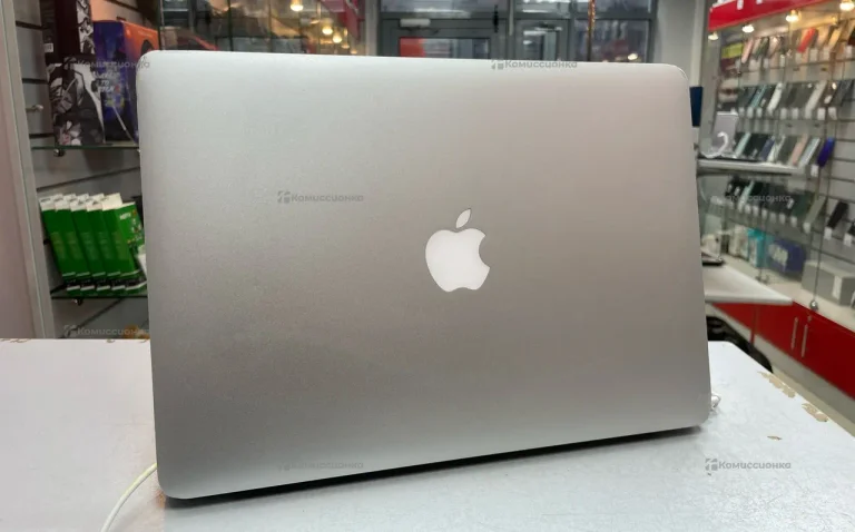 Ноутбук  MacBook Air 13 i5/4/256