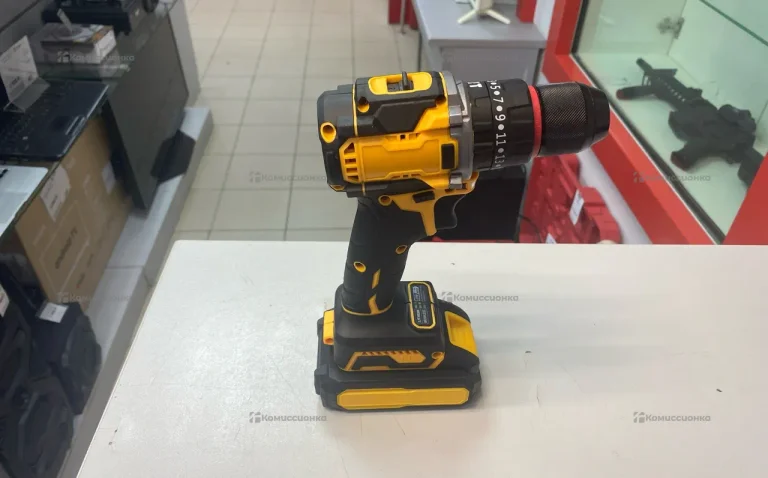шуруповерт Dewalt б/щ