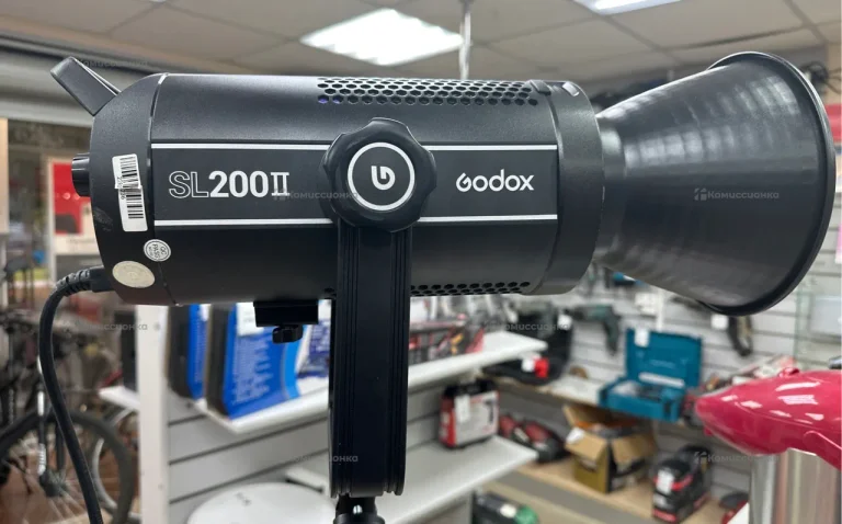 Осветитель светодиодный Godox SL200 (+штатив+софт