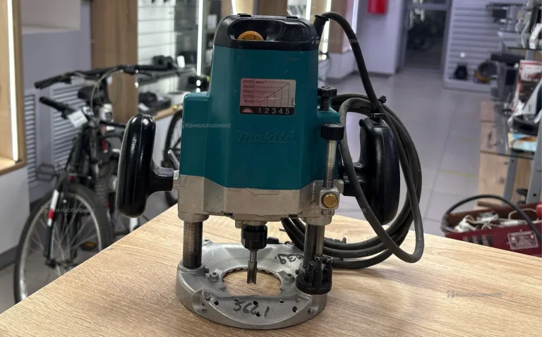 Фрезер makita 3612C