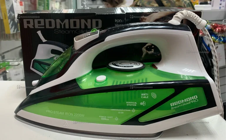 Утюг Redmond SteamGlide pro