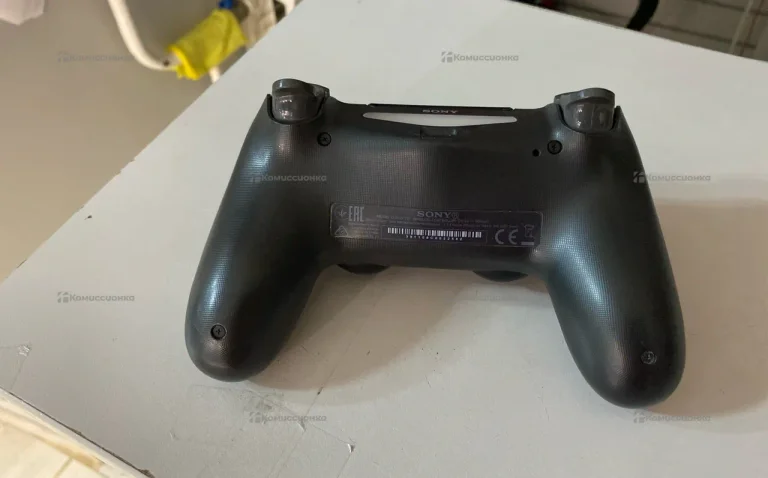 джойстик DualShock 4