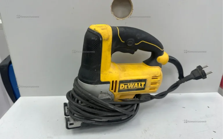 Электролобзик DeWALT DW349-KS
