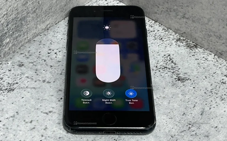 Apple iPhone SE (2020) 3/64 ГБ