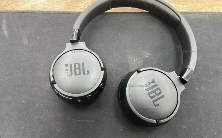 Наушники  JBL tl1142, потертые