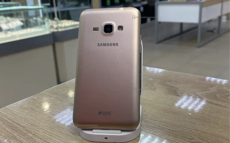 Samsung Galaxy J1 (2016) SM-J120F/DS 1/8 ГБ