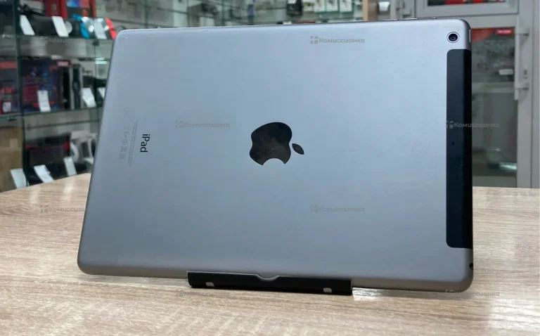 Планшет Apple iPad Air 16Gb Wi-Fi