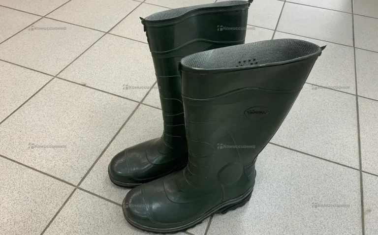 Сапоги резиновые железный нос 42р