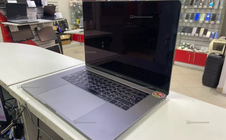 Ноутбук  Apple MacBook Pro 15 2016 i7