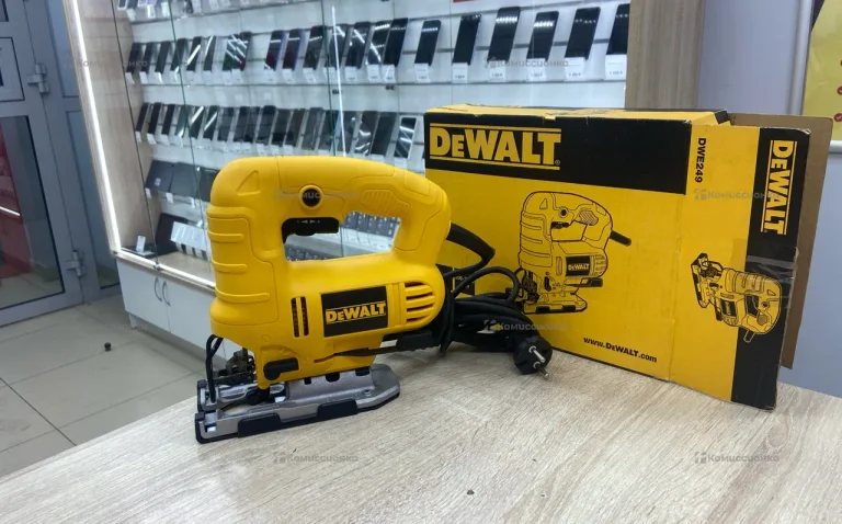 Электролобзик DeWalt DWE249