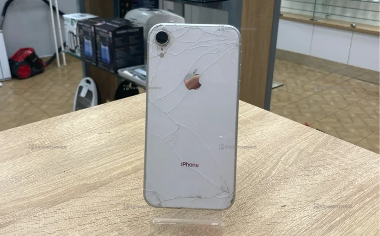 Apple iPhone XR 3/128 ГБ