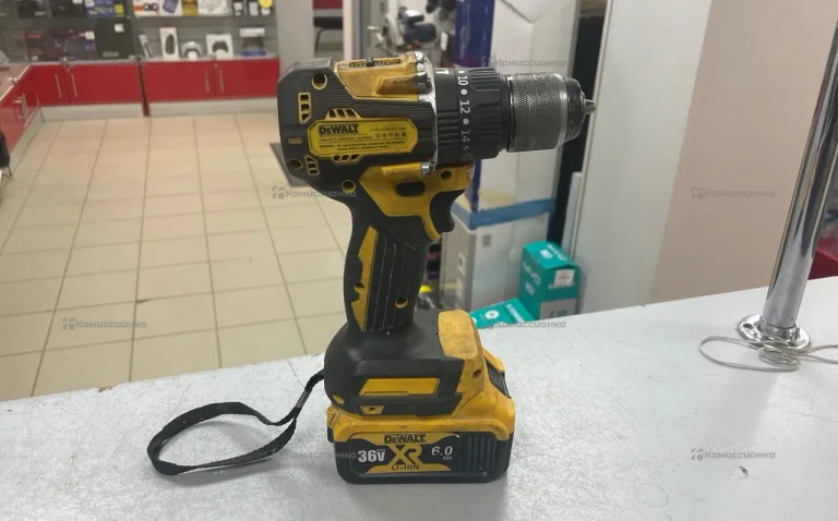 Шуруповерт DeWalt Colrdless drill