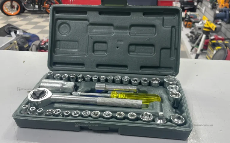 набор инструментов маленький