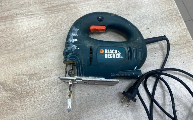Электродобзик Black&Decker CD301