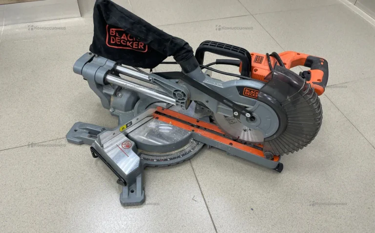 торцовочная пила BLACK+DECKER BES700-QS
