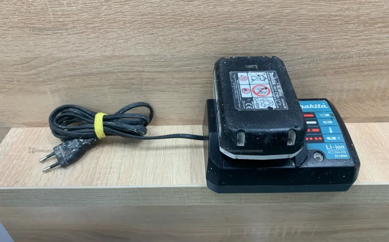 Зарядное устройство makita df18 +акб