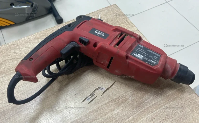 Перфоратор Elitech П240РЭМ.