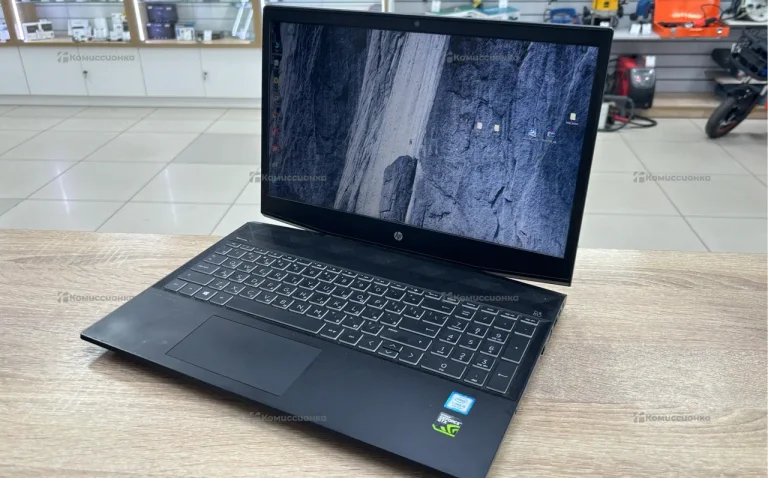 Ноутбук  HP 15-Cx0027ur