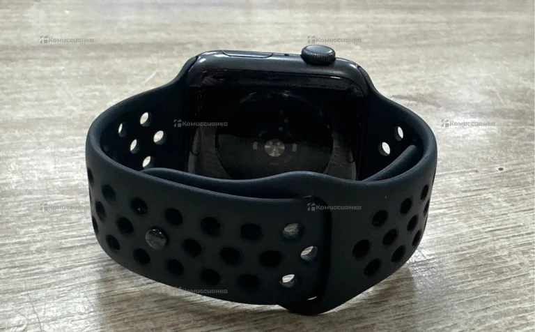 Часы Apple Watc SE Nike