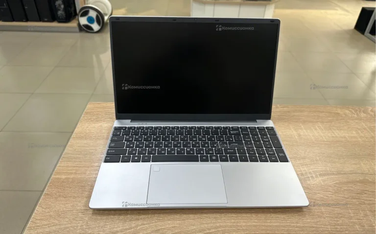 Ноутбук  default string i7-1060ng7