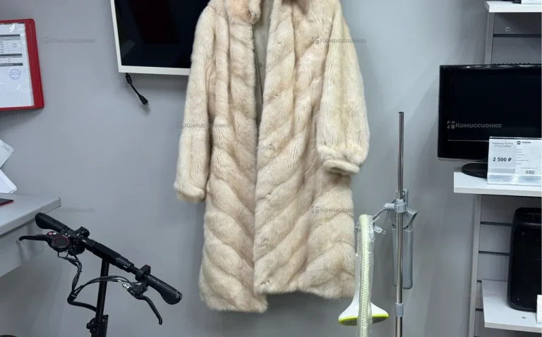 Шуба розовая