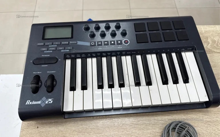 M audio Axiom 25