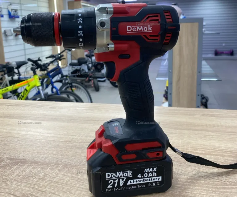 Шуруповерт Demak BLS0001