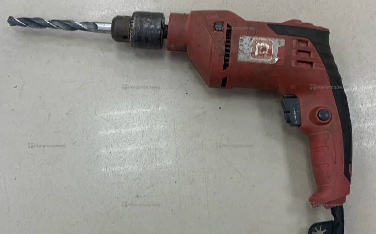 дрель красная