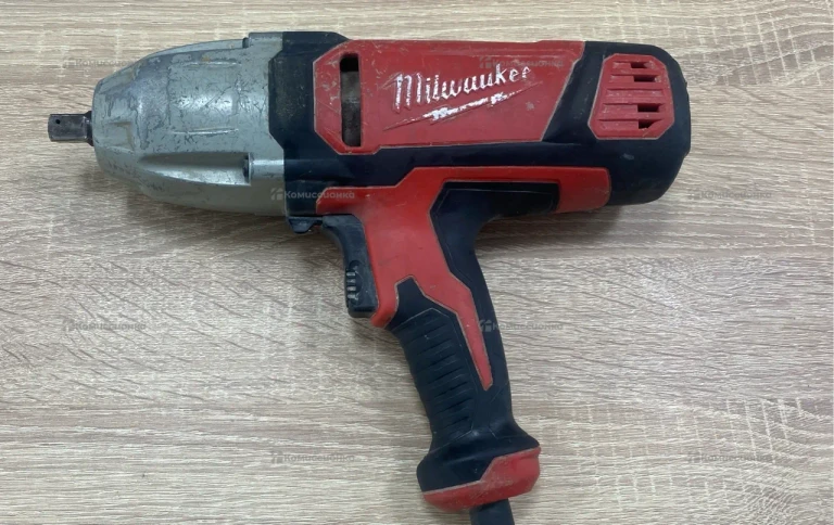 Гайковерт Milwaukee IPWE400R
