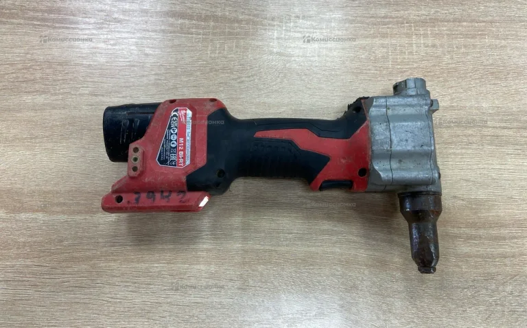 Заклепочник Milwaukee M12 BPRT-0