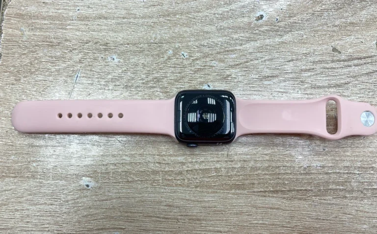 Часы  Apple Watche SE Gen1 44mm
