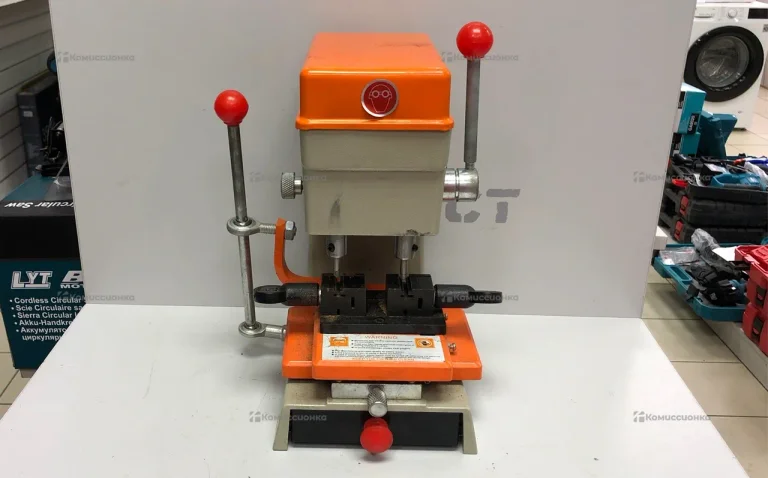 Станок для ключей Key World