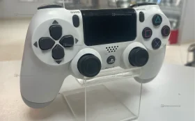 Джойстик PS4.