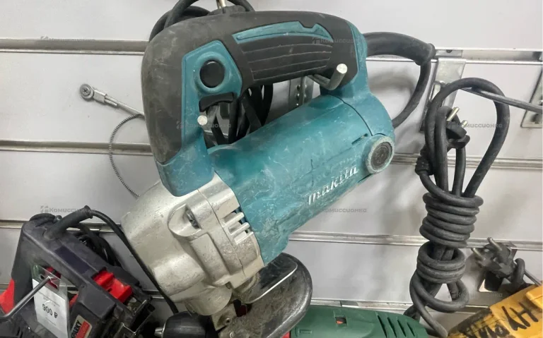 Листовые ножницы Makita JS3201