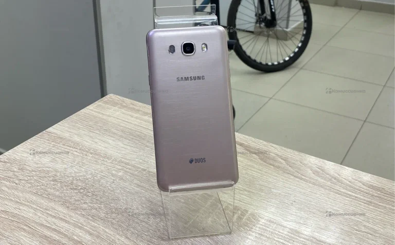 Samsung Galaxy J7 (2016) 2/16 ГБ
