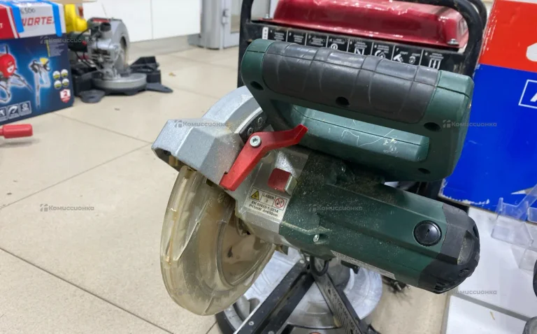 Торцовочная пила Metabo KS 216 M Lacercut