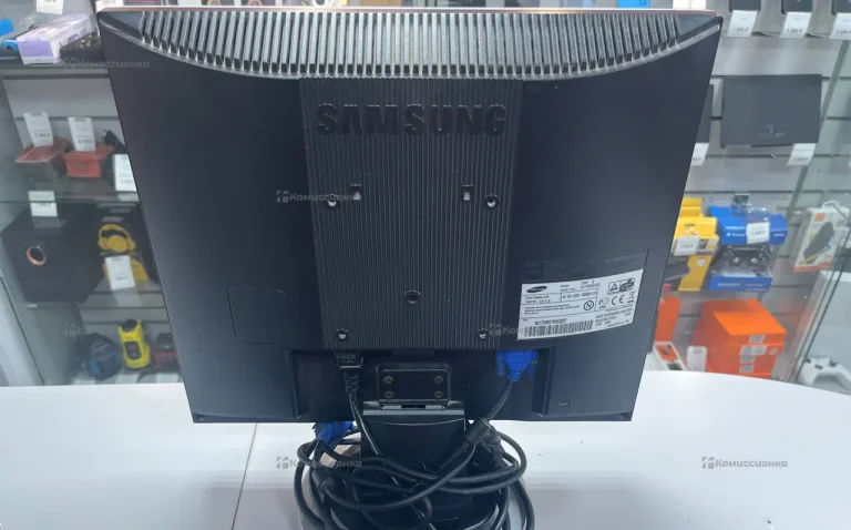 Монитор Samsung SyncMaster 713N