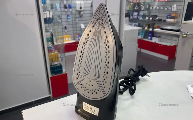 Утюг HomeClub SW-401