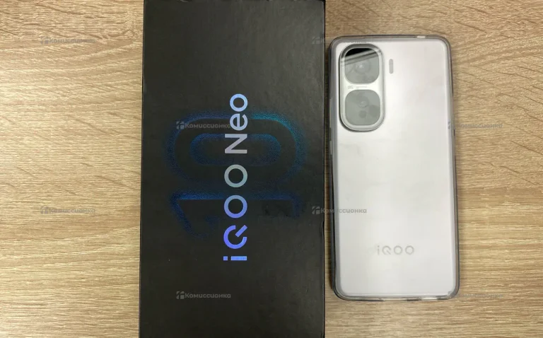 Vivo iQOO Neo 10(China) 12/256 ГБ