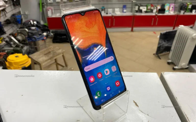 Samsung Galaxy A20 3/32 ГБ