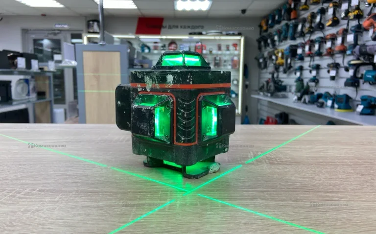 Лазерный уровень Hilda 4D Green