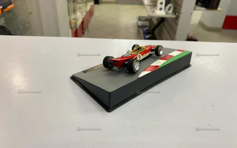 Машинка lotus 49b