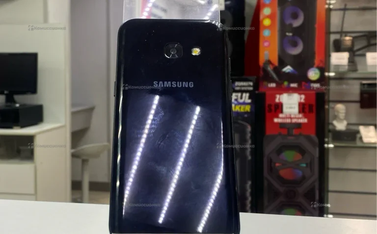 Samsung Galaxy A3 (2017) 2/16 ГБ